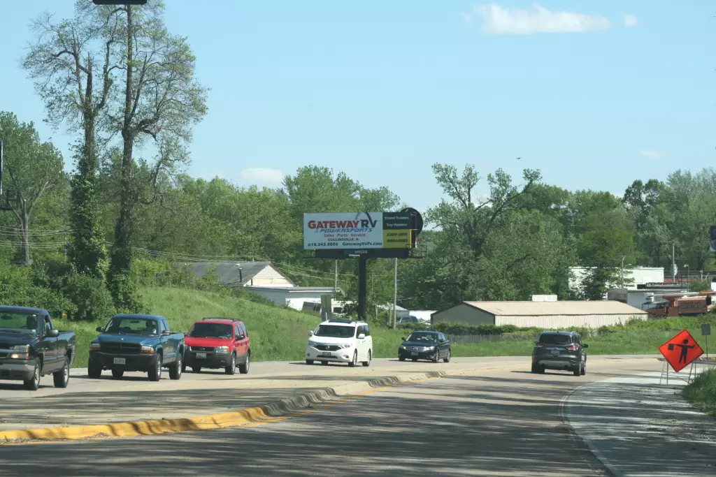 HWY 67 0.2 mi S/O Alton Square Mall Dr. ES, N/F