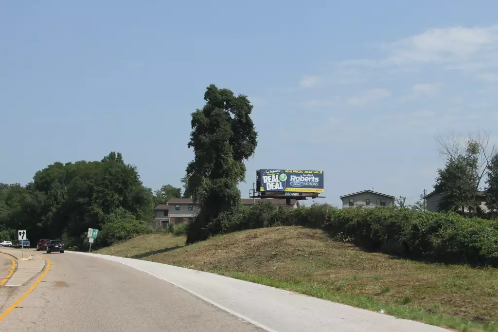 HWY 67 0.1 mi S/O Alton Square Mall Dr. ES, S/F