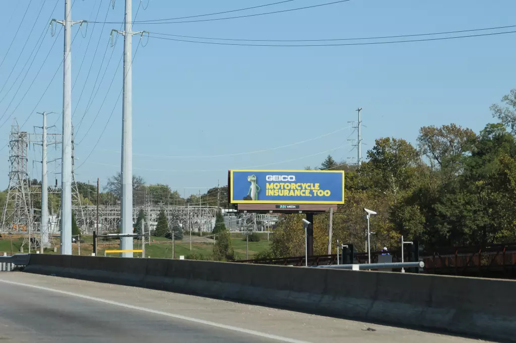 I-55 0.1 mi N/O Bayless Rd. ES, S/F