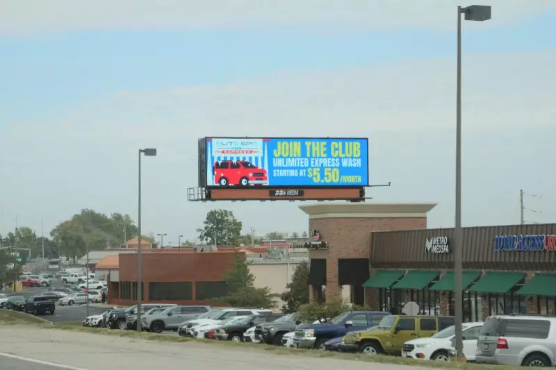 Tesson Ferry Rd. 0.5 mi S/O I-270 ES E/S, S/F