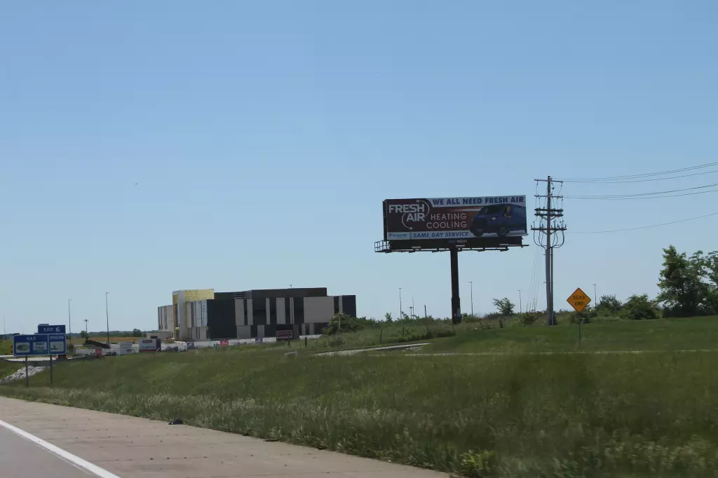 Hwy 40 1.1 mi E/O Hwy 364 SS, W/F