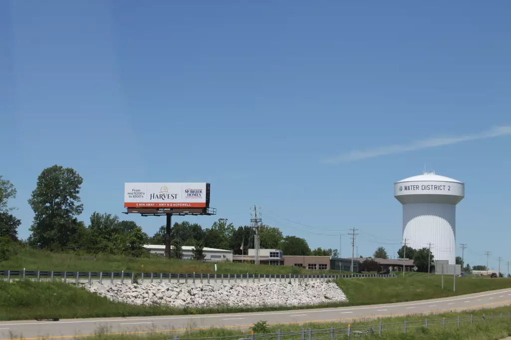 Hwy 40 1.1 mi E/O Hwy 364 SS, E/F