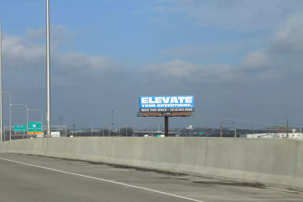 I-70 2.4 mi E/O Missouri State Line on Mississippi River Bridge, E/F