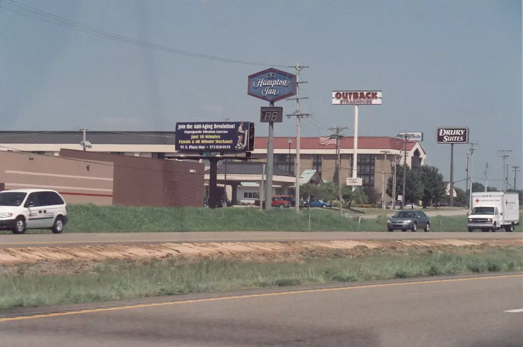 I-55 0.1 m S/O Hwy K WS, S/F
