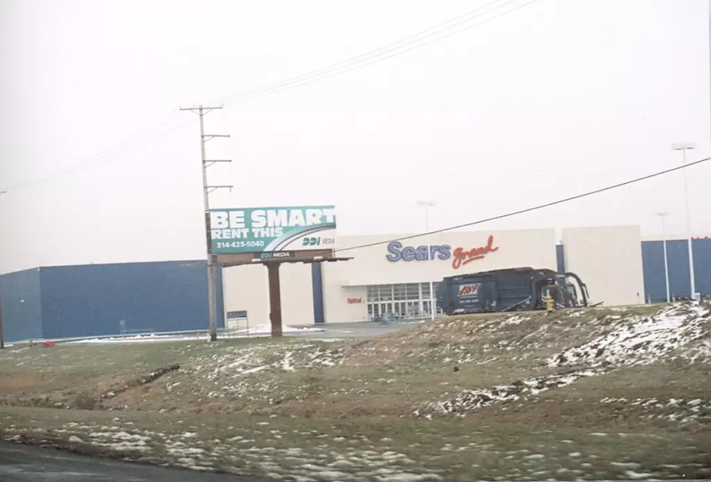 I-55 0.3 mi S/O Hwy K WS, N/F