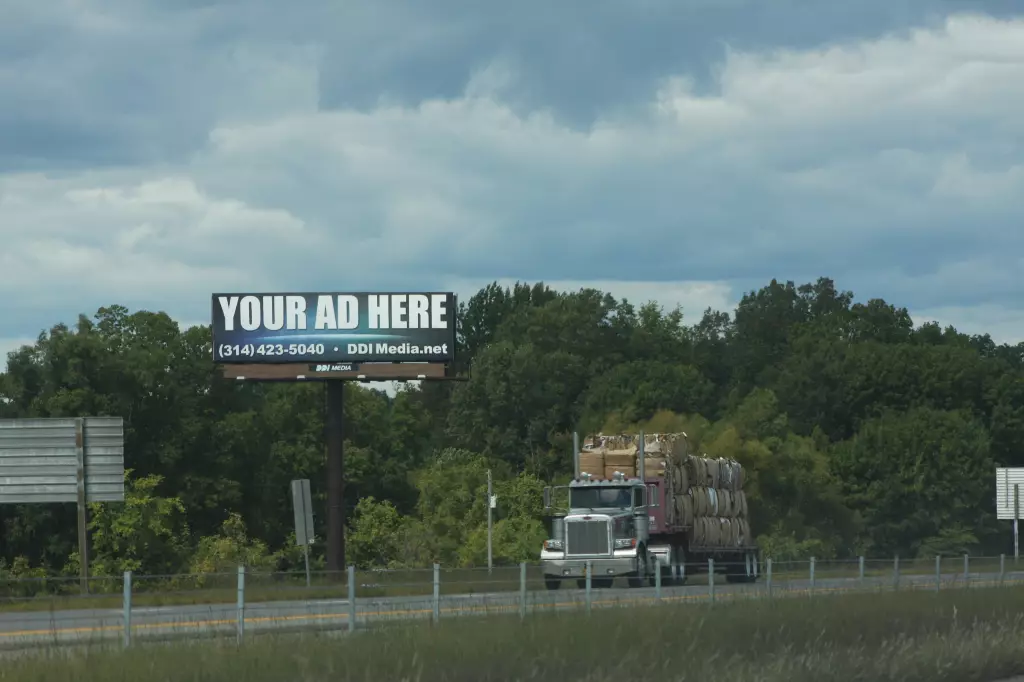 I-55 10 mi S/O Appleton Exit #117 WS, S/F