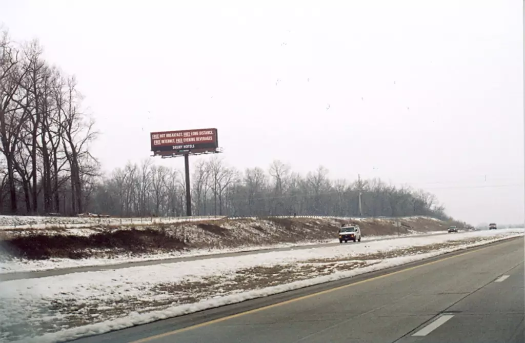 I-55 3.6 mi S/O Hwy E, Exit #111 WS, S/F