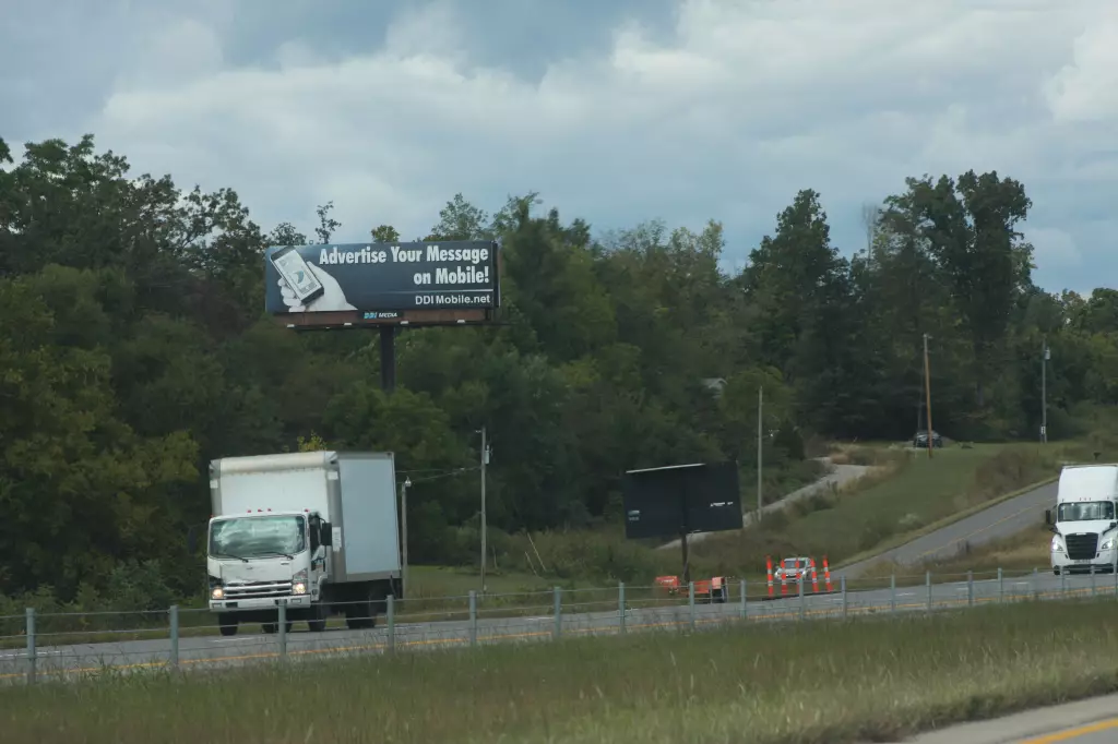 I-55 3.9 mi S/O Hwy E, Exit #111 WS, S/F
