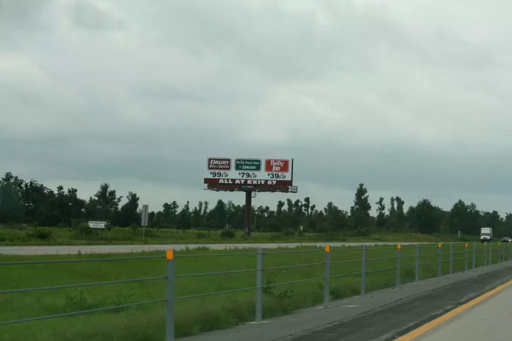 I-55 3.7 mi N/O Highway HH ES, N/F