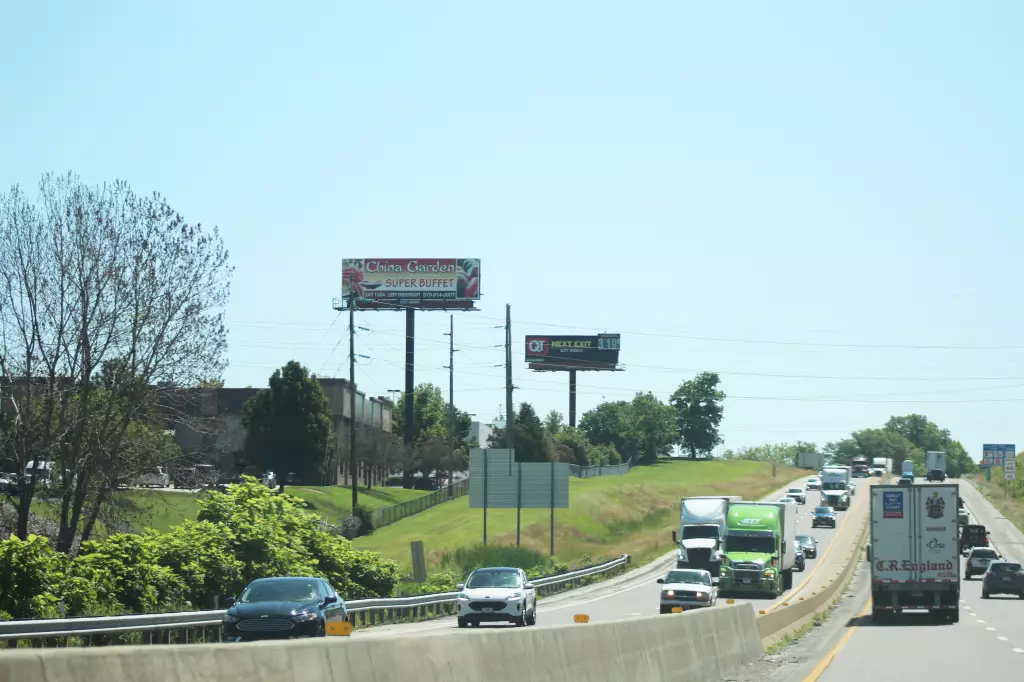 I-70 0.5 mi E/O Range Line Drive Exit NS, W/F