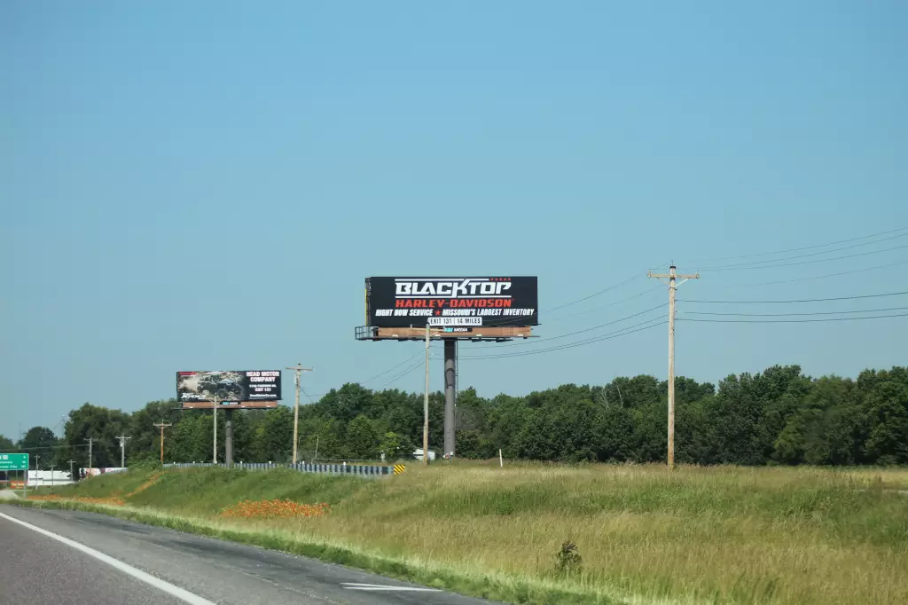 I-70 0.7 mi W/O Exit #144 NS, E/F