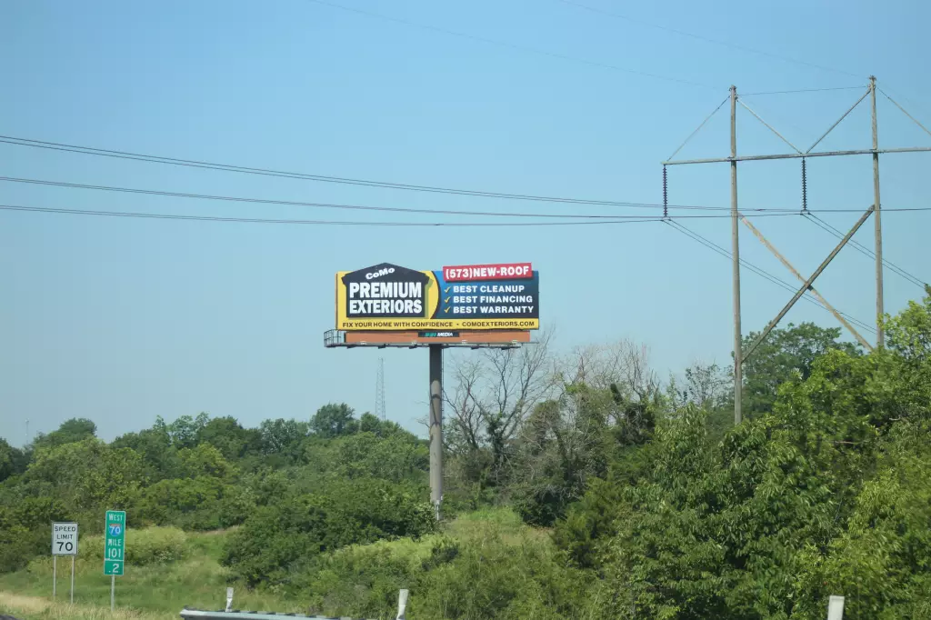 I-70 0.5 mi W/O Booneville Exit #101 NS, E/F