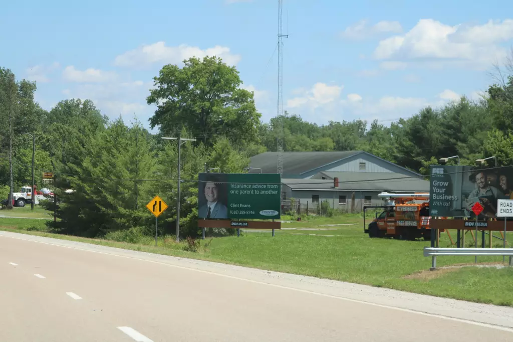 WS of Rte. 143 0.87 mi S/O SIU Access Rd./N. University Dr., N/F