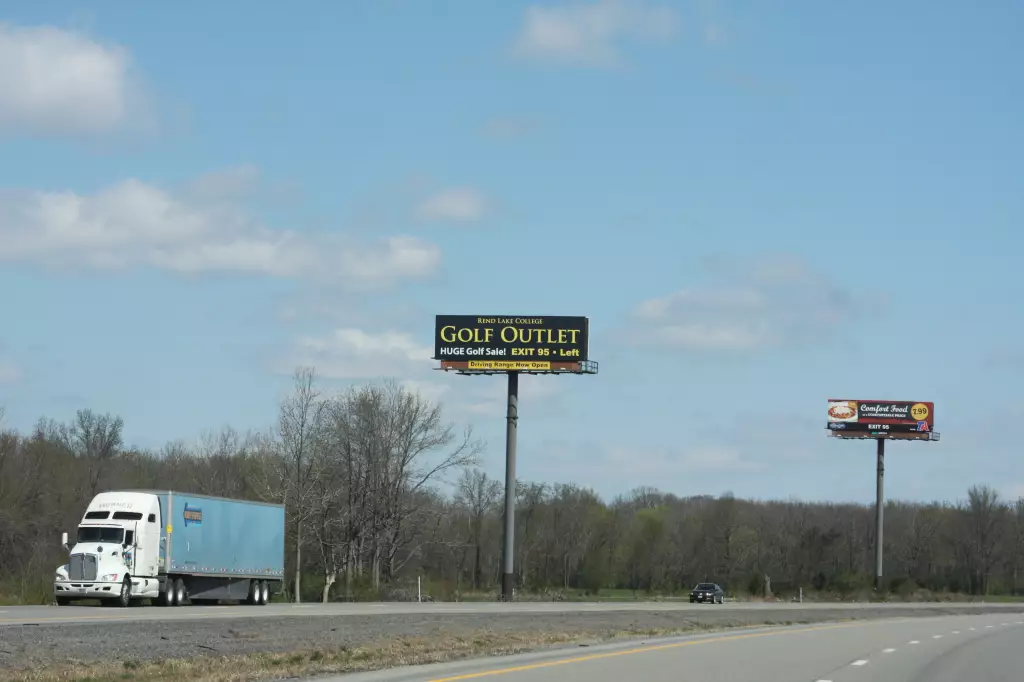 I-57 5.3 mi S/O I-64 WS, S/F