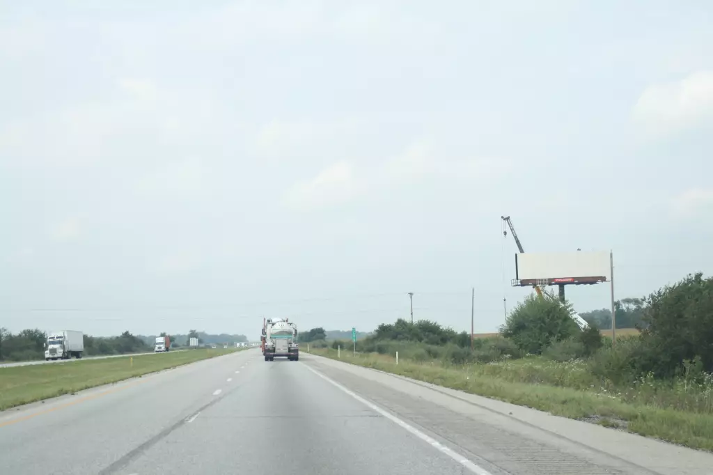 I-65 1.1 mi N/O Exit 205 ES, S/F