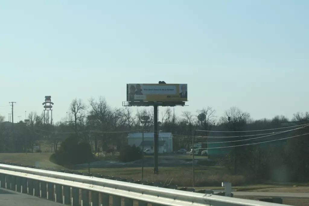 I-44 0.5 mi E/O Exit #46 NS, E/F