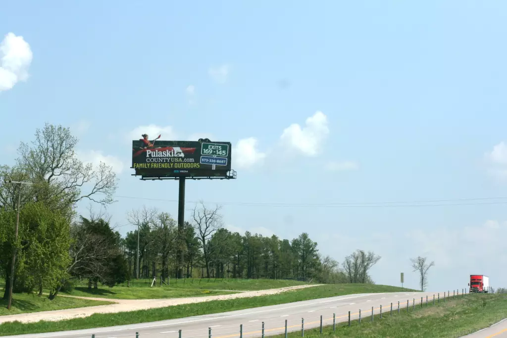 I-44 2.3 mi W/O Exit 118, Phillipsburg Exit NS, W/F