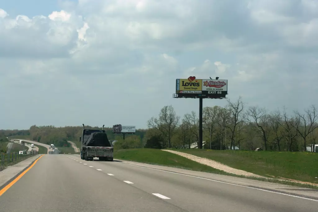 I-44 2.3 mi W/O Exit 118, Phillipsburg Exit NS, E/F