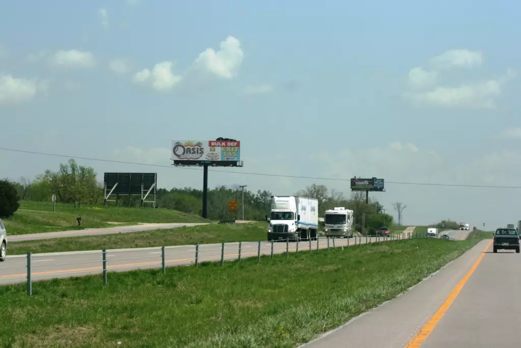 I-44 2.6 mi W/O Exit 118, Phillipsburg Exit NS, W/F