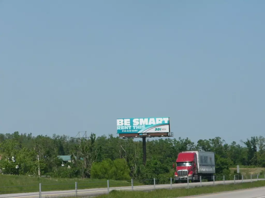 I-44 @ MM 120.6 between Exit 118 and Exit 123 NS, W/F