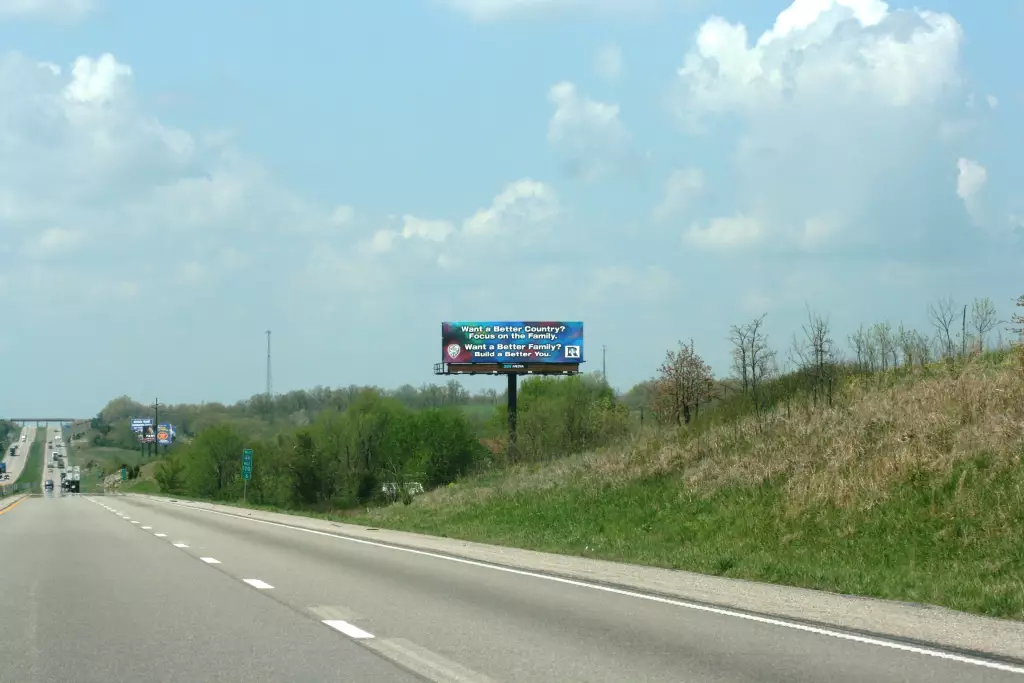 I-44 @ MM 120.6 between Exit 118 and Exit 123 NS, E/F