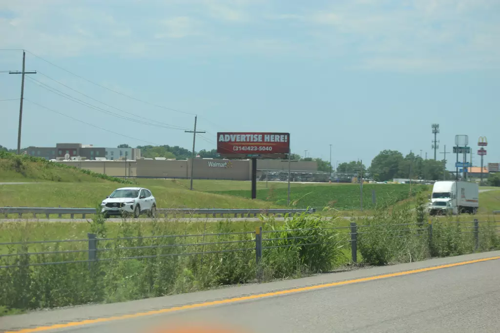 I-70 0.4 mi E/O Exit #28 SS, E/F