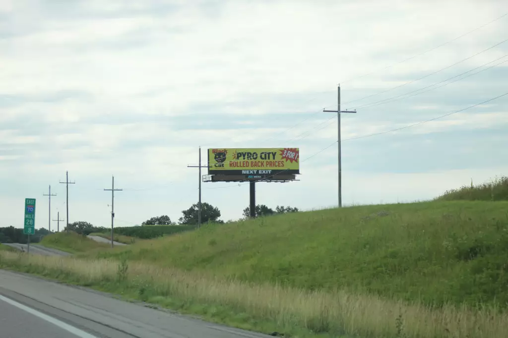 I-70 0.7 mi E/O Exit #28 SS, W/F