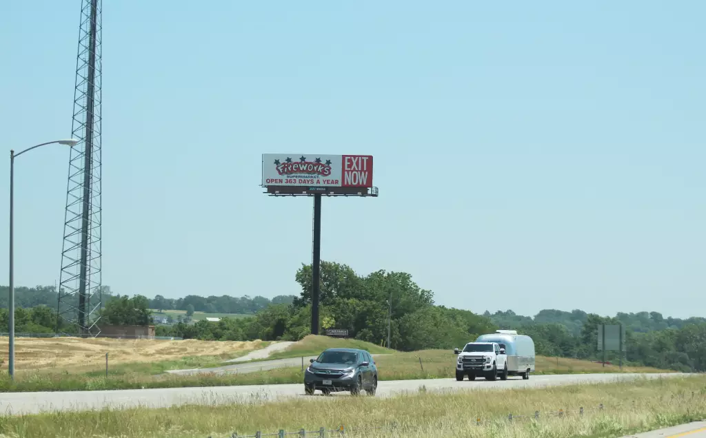 I-70 0.5 mi W/O Exit #37 NS, W/F