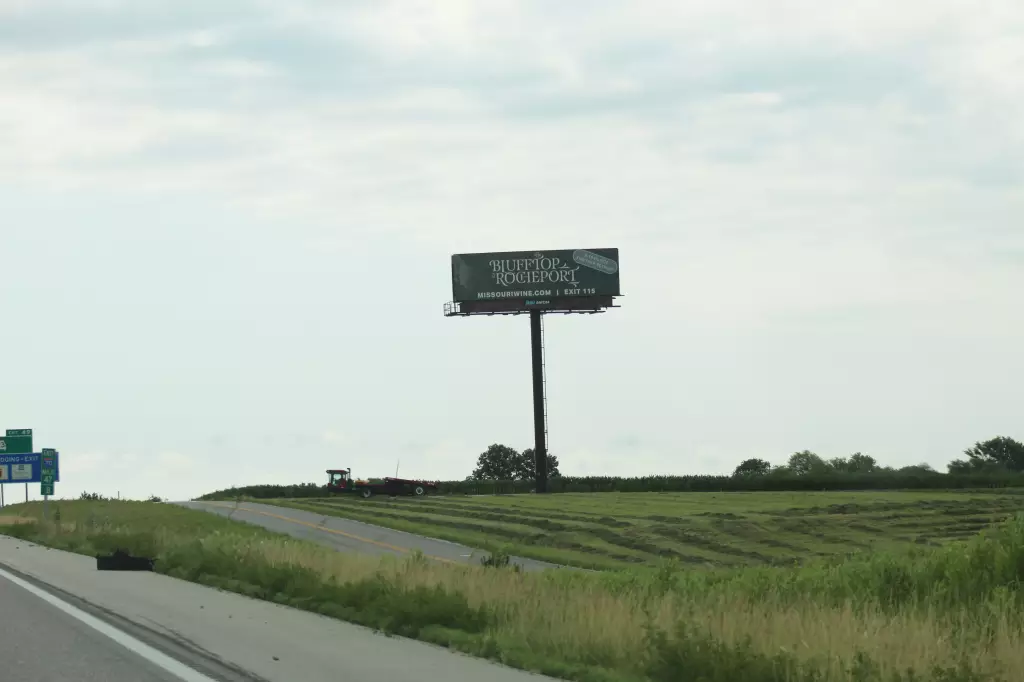 I-70 1.25 mi W/O Hwy 13 SS, W/F