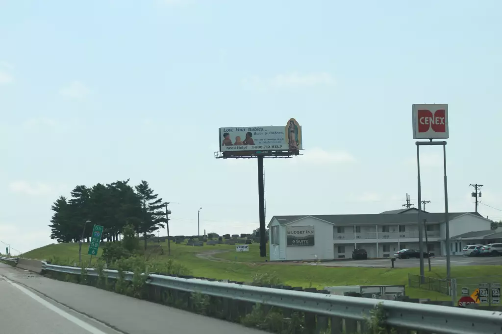 I-70 0.125 mi E/O Exit #58 SS, W/F