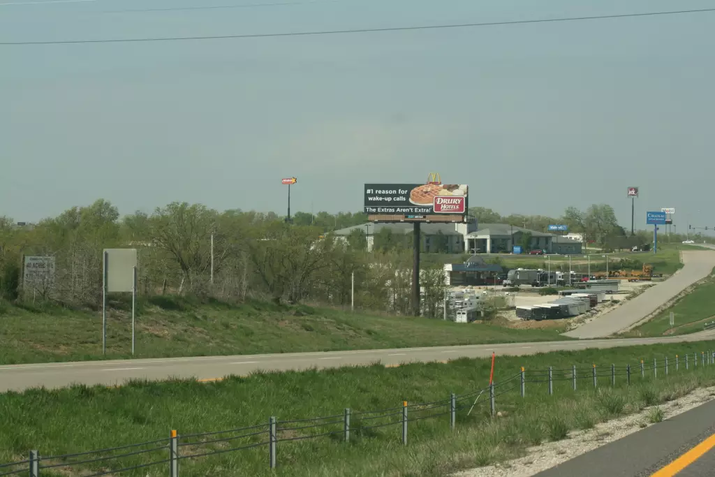 I-44 0.3 mi E/O Hwy 19 Overpass SS, E/F