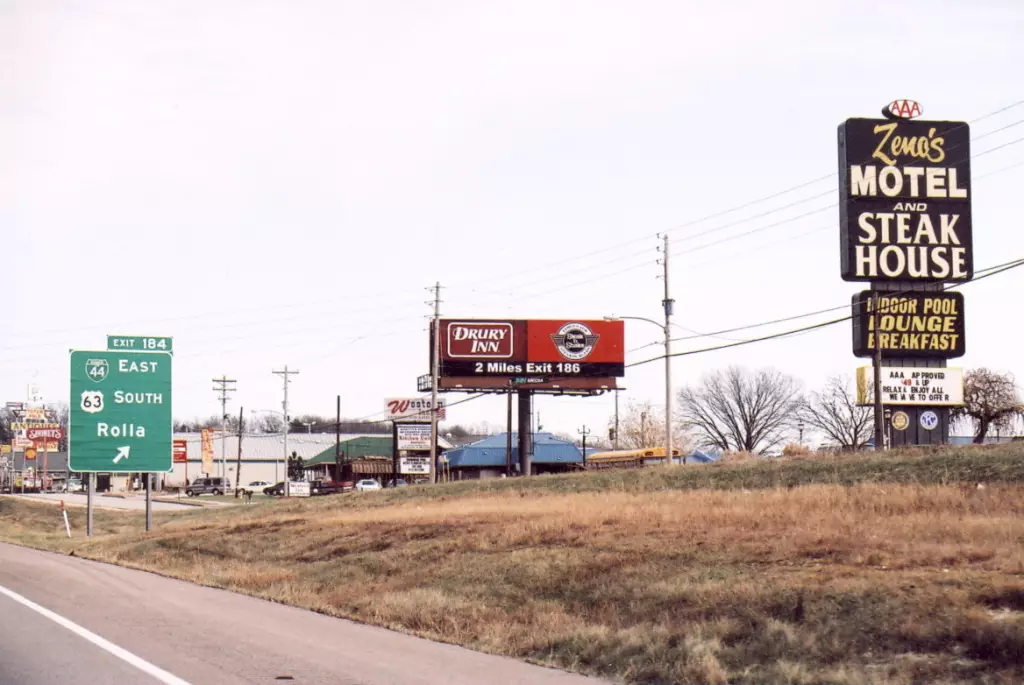 I-44 0.3 mi W/O Business 44 @ Exit #184 SS, W/F