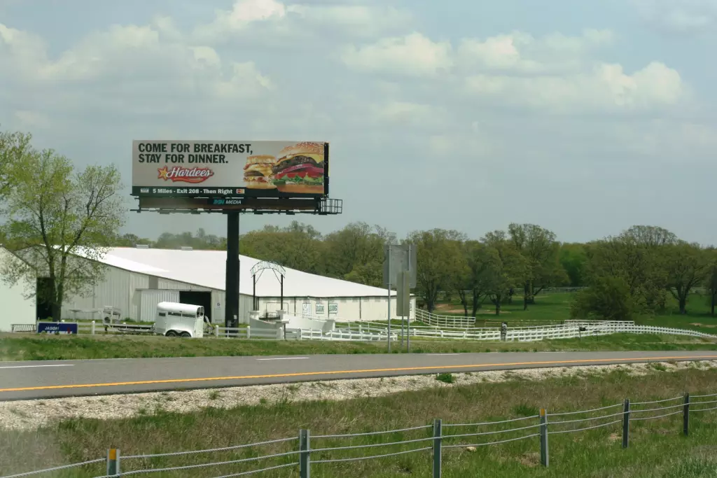 I-44 0.5 mi W/O Exit #203, Route F/ZZ NS, W/F