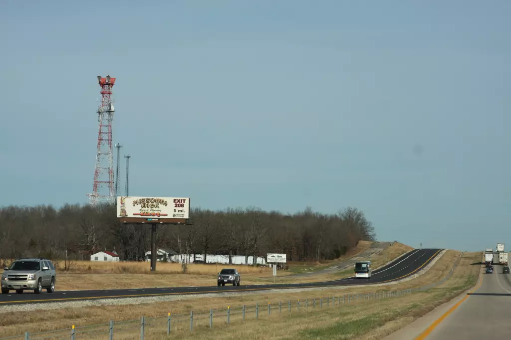 I-44 1.7 mi W/O Exit 203,  Rte F/ZZ NS, W/F