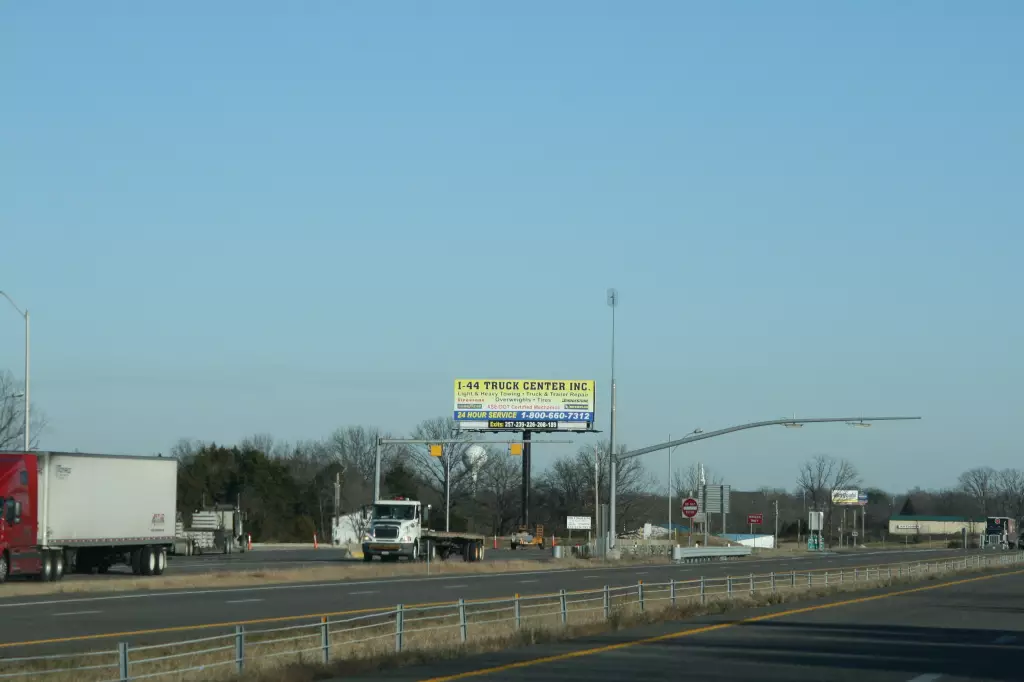 I-44 0.6 mi W/O Hwy 30/Hwy AB, Exit #239 NS, W/F