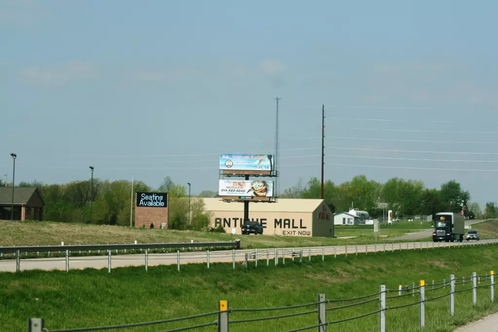 I-44 0.75 mi E/O Hwy V - High Point Ind. Pk. SS, E/F