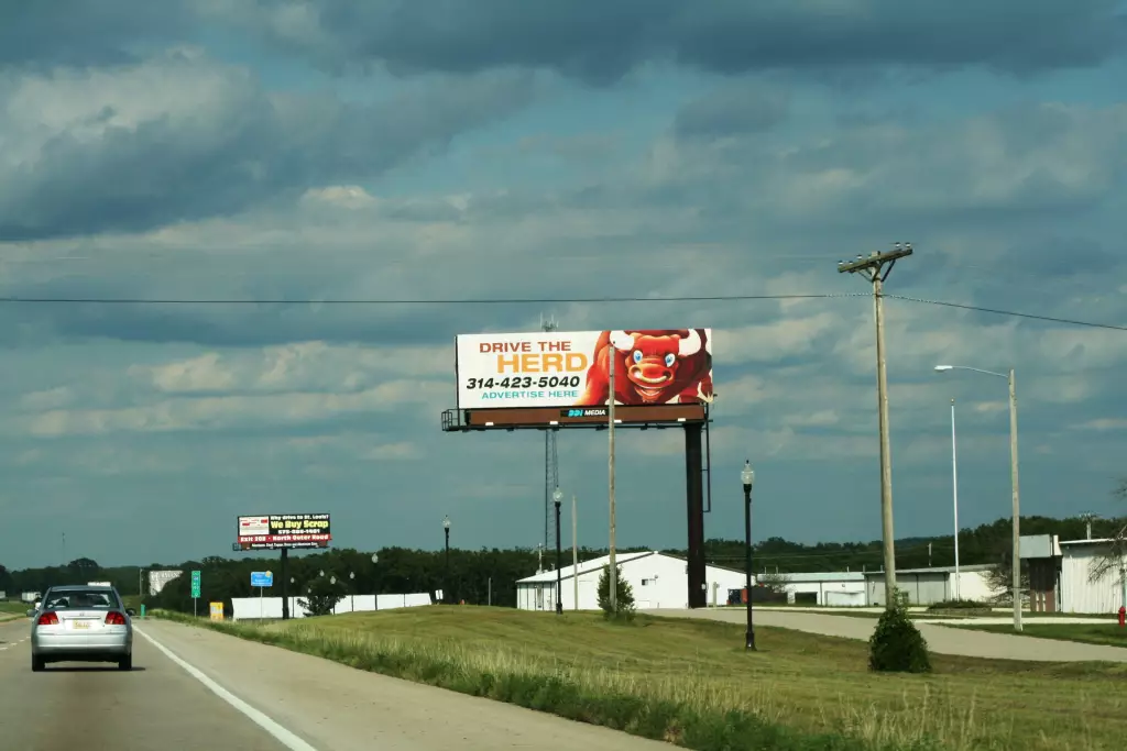 I-44 1.2 mi E/O St. James Exit #55 SS, W/F