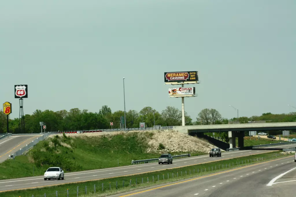 I-44 500 ft E/O Exit 225 NS, W/F