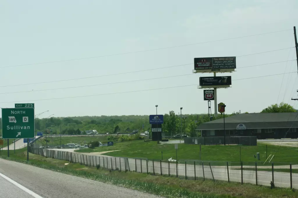 I-44 500 ft E/O Exit 225 NS, E/F