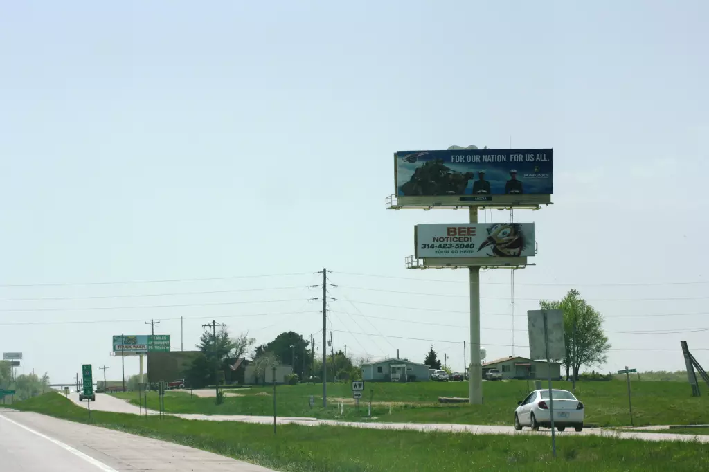 I-44 1 mi W/O Exit 225 NS, E/F