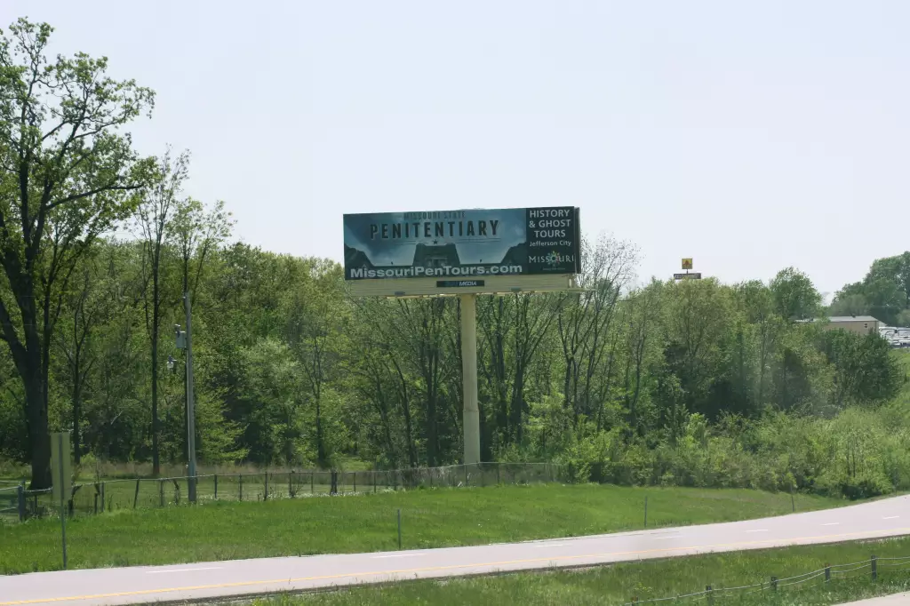I-44 0.25 mi E/O Exit 218 SS, E/F