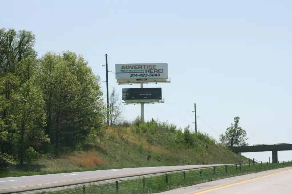 I-44 2 mi W/O Exit 225 SS, E/F