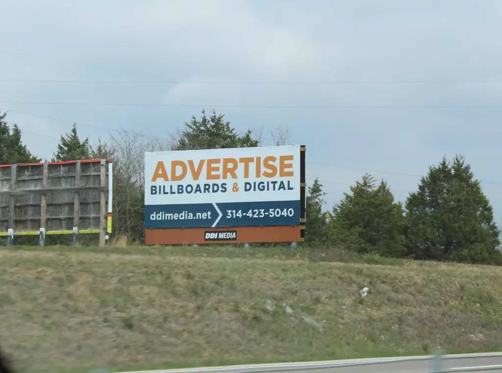 I-44 1.01 mi N/O Rt. 17, W/F