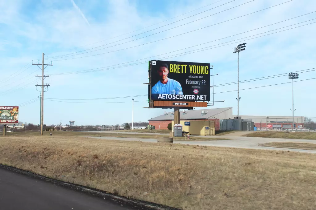 I 65 E/S, 0.70 mi S/O West State Highway J, S/F